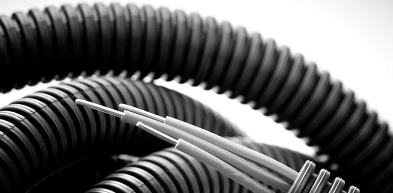 Comparison of wired and bare ducts