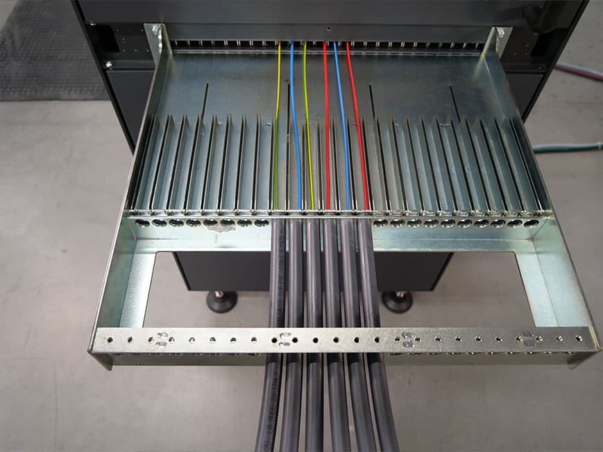 wireflow-24-plate-with-tube-connected-to-gantries